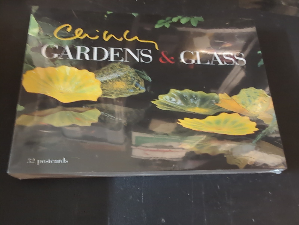 New Chihuly, Dale Chihuly Gardens & Glass 2002 Illustrated in black, white color